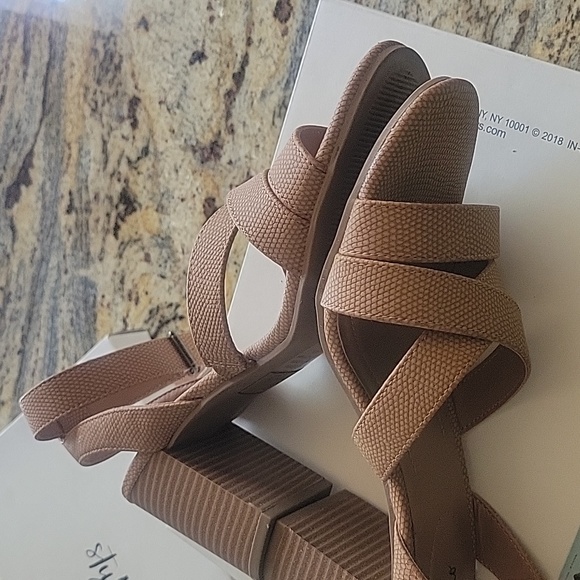 HP!🎉🌞🎈Style and Co. Sandals - Picture 6 of 15